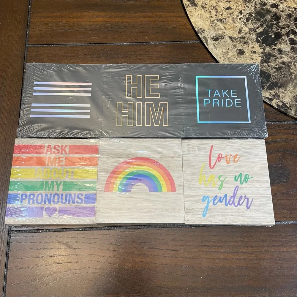 2 PCS 3-count mini sign displays “TAKE PRIDE” “LOVE HAS NO GENDER” logo